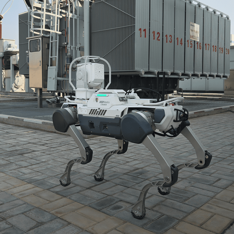 Robot quadrupede durante l'ispezione di una cabina elettrica